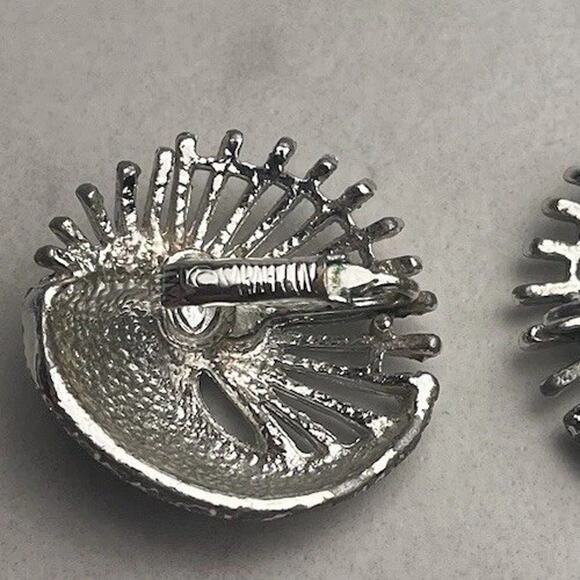 Vintage Fan Clip On Earrings Round 1" Silver Tone Sarah Coventry Statement 1980s - Picture 4 of 9